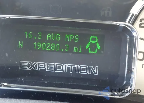 2010 Ford Expedition Eddie Bauer/King Ranch z USA, uszkodzony, nr VIN 1FMJU1J52AEB68280